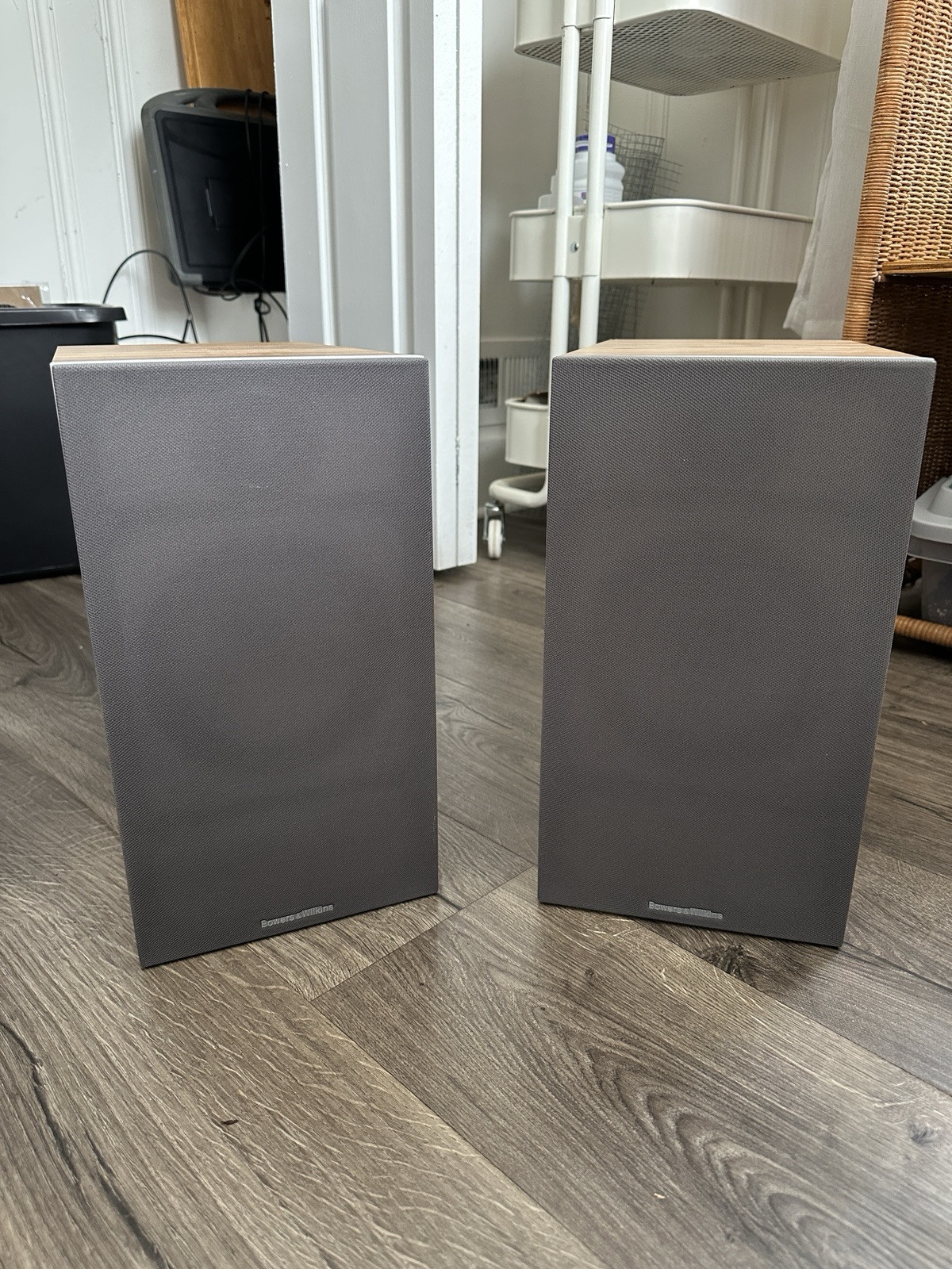 Bowers & Wilkins 606 S2 Anniversary Bookshelf Speakers (Pair) OAK