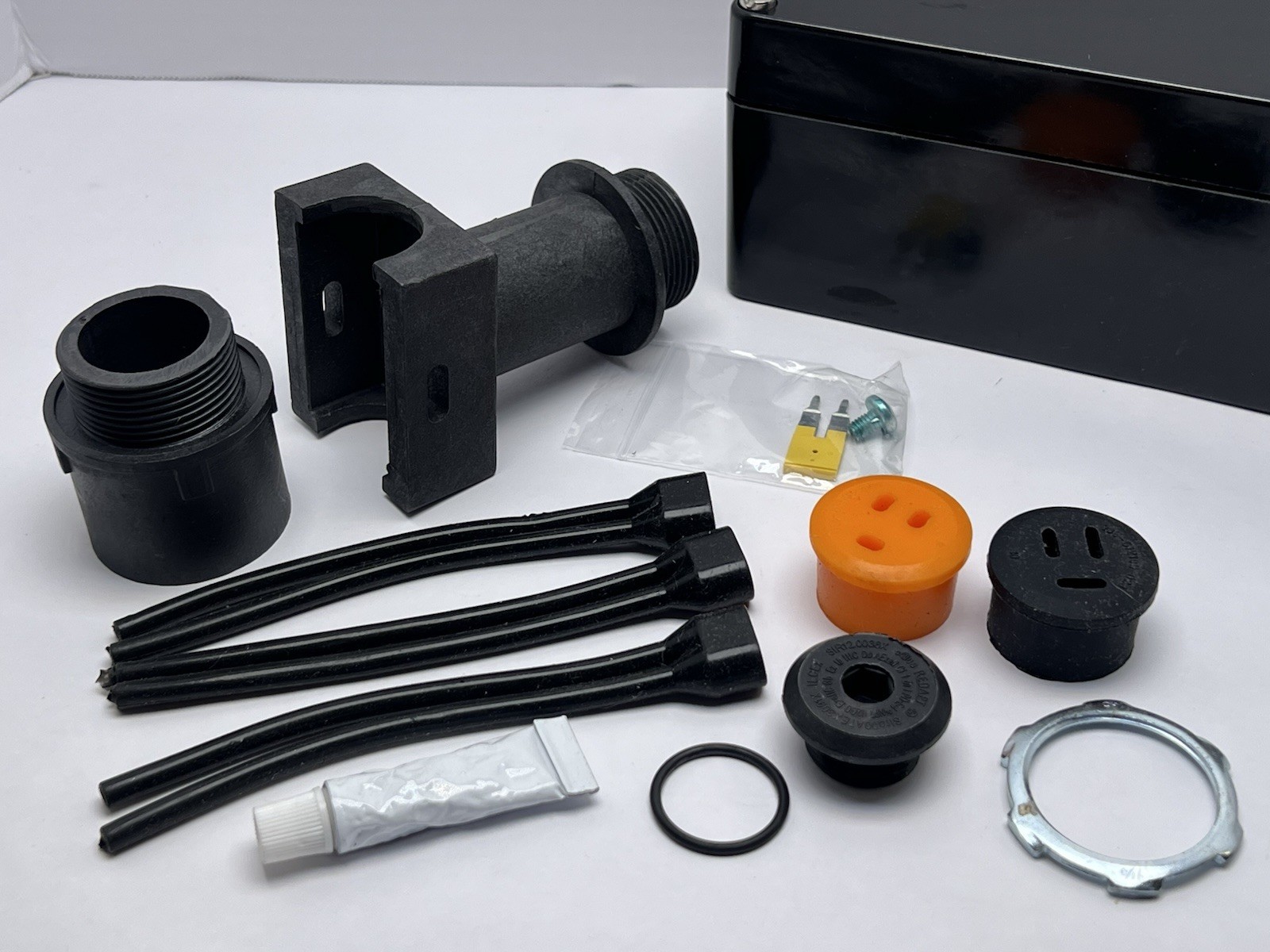 Chromalox UMC Multiple Power Connection Splice Tee Kit for Heat Trace Cables NEW