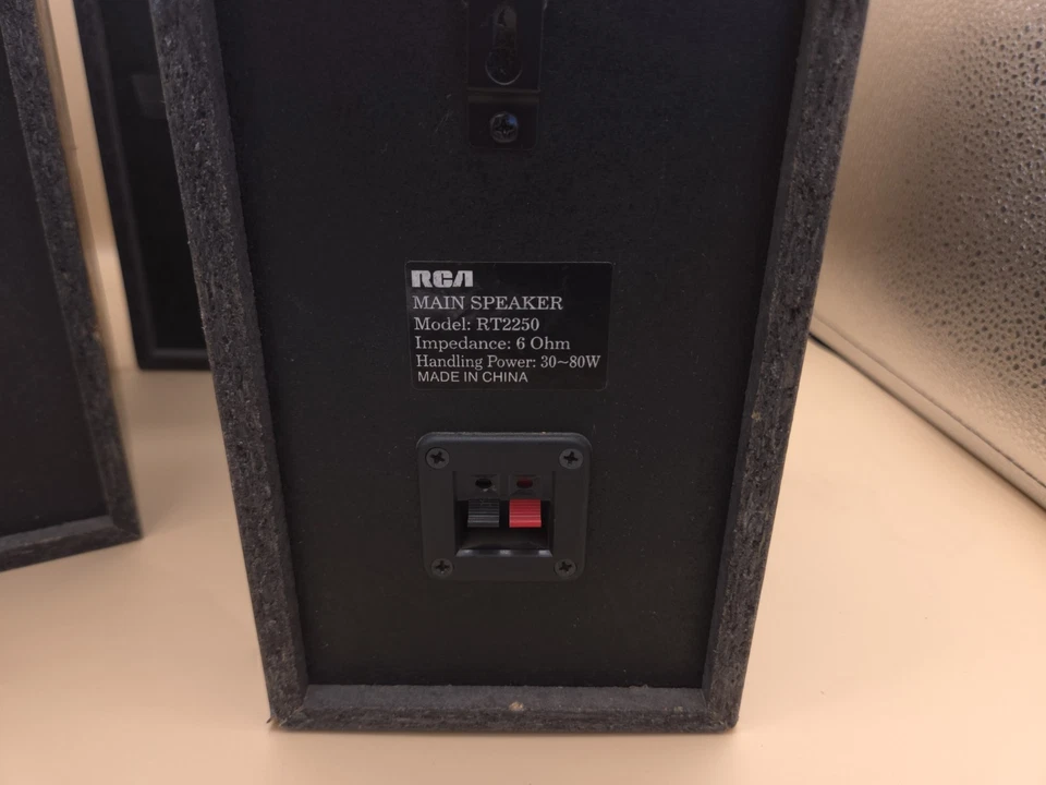 Juego de 4 Altavoces Envolventes RCA RT2250 Solo Gris 80W 6Ohm para Sistema de Cine en Casa Foto 4 de 4