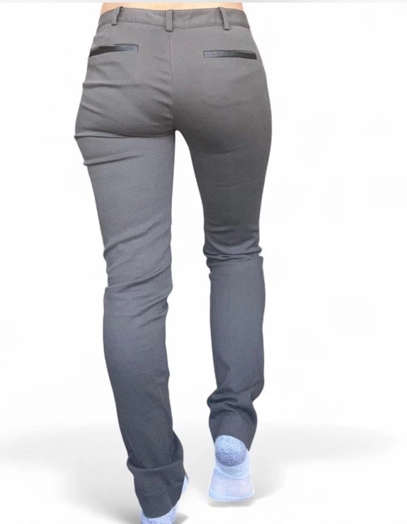 Calça Club Monaco Slim Fit Cinza com Acabamento em Couro Sintético – Tamanho 0  - Imagem 2 de 4