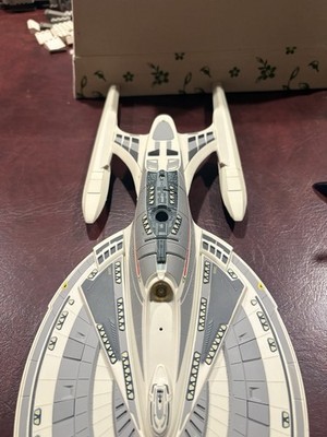 2006 Diamond Select /Art AsylumStar Trek U.S.S. Enterprise'NCC