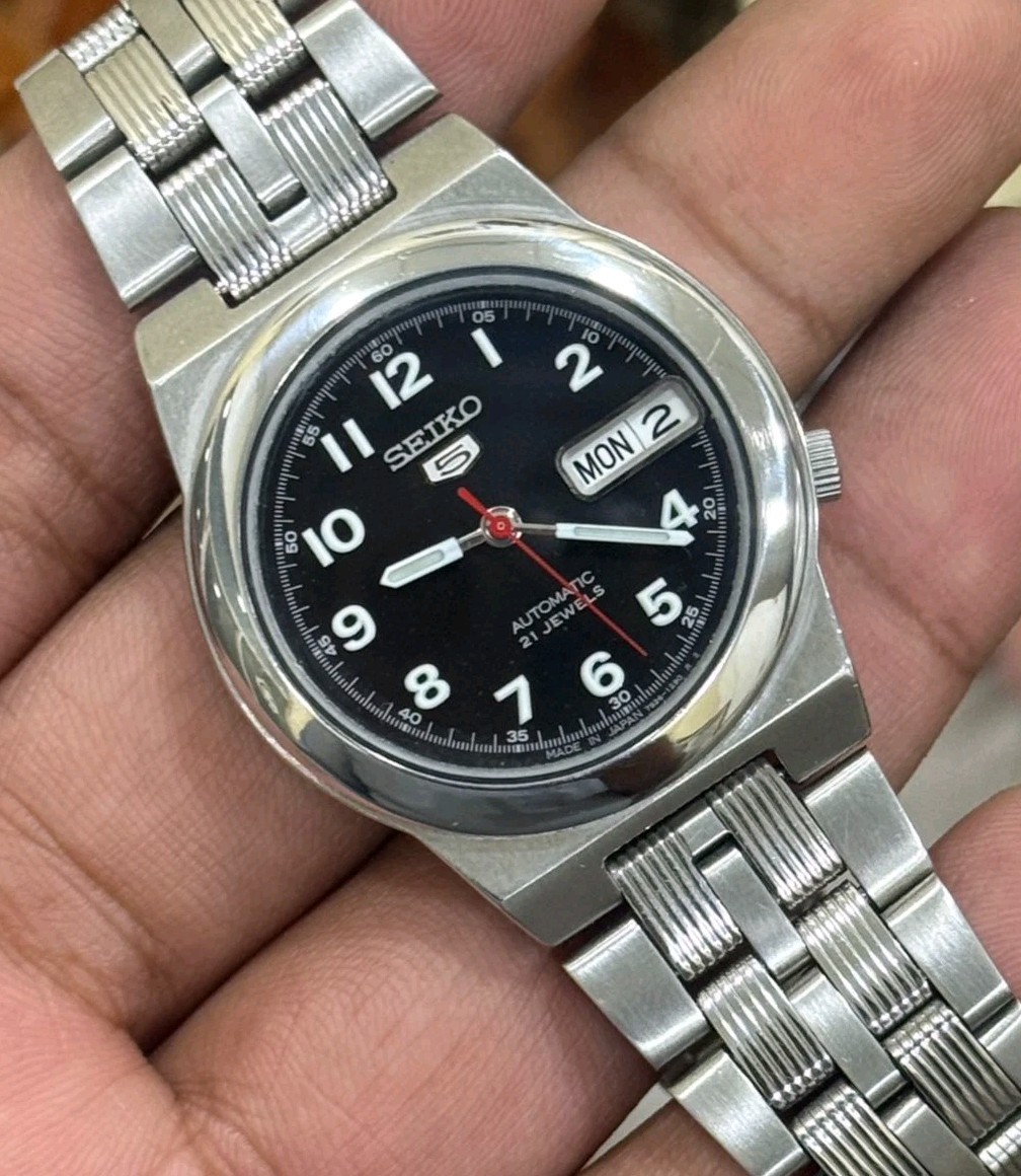 Seiko Day/Date Watch Automatic Vintage 5 Men's - VintageWatches.PK Seiko Day/Date Watch Automatic Vintage 5 Men's - vintagewatches.pk