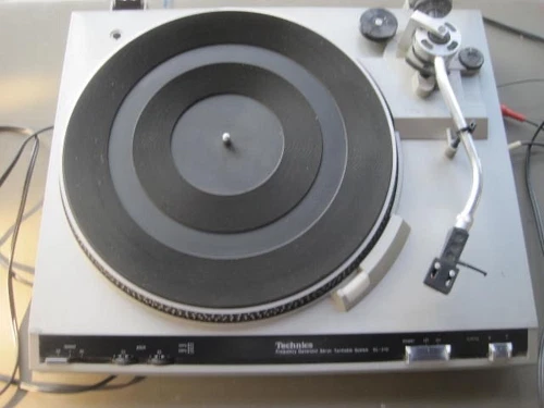 Technics SL-210  Turntable Frequency Generator Servo  Turntable Untested