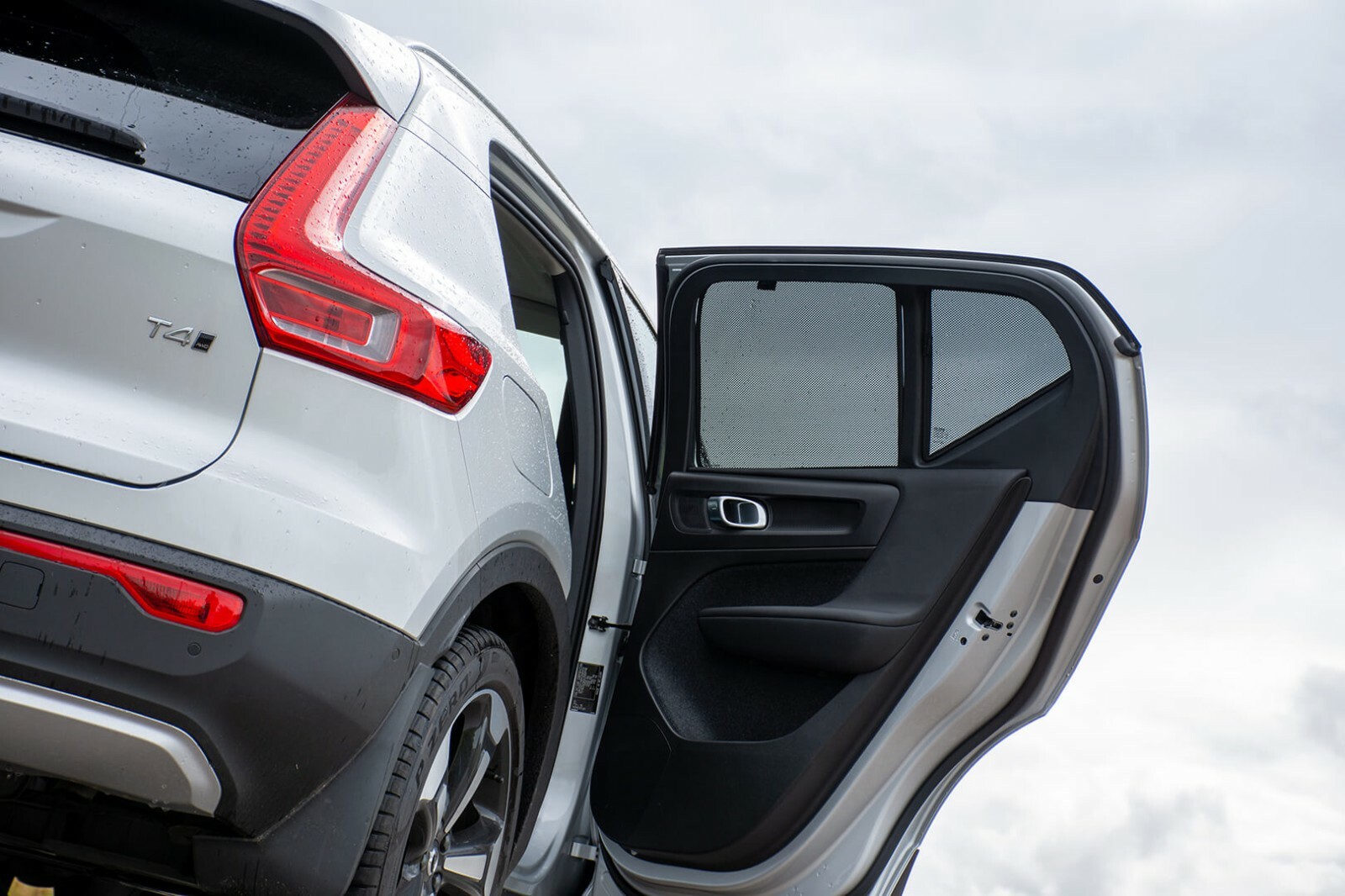 Volvo XC40 5dr Hatchback 2018> CAR SHADES UK TAILORED UV SIDE WINDOW