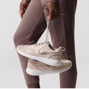 nike roshe one premium metallic