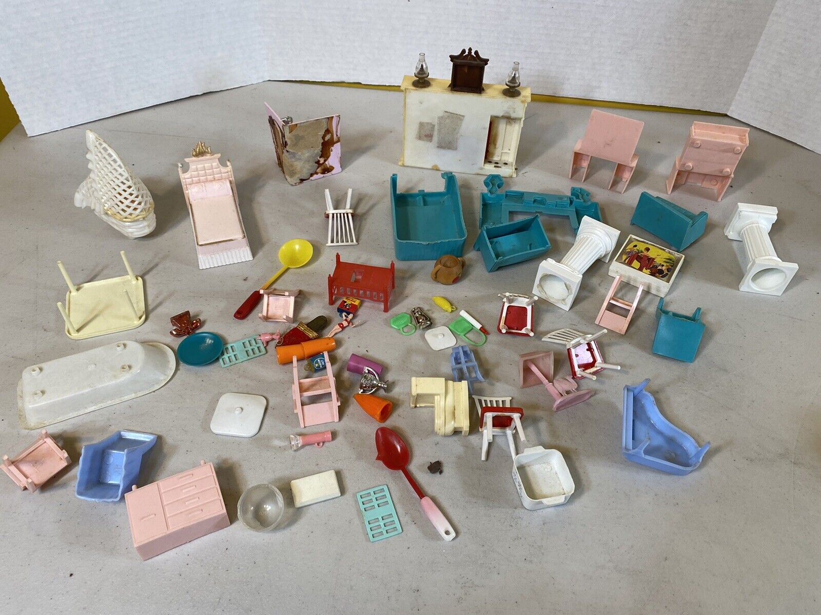  VILLCASE Doll House Iron Toys Decor Furniture Tiny