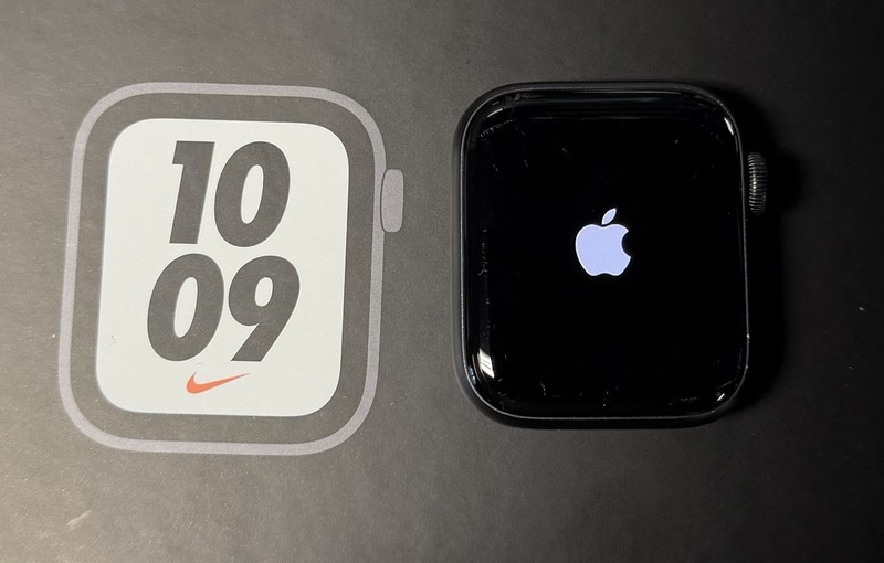 Apple Watch SE (2nd Gen) 40mm Black Aluminum
