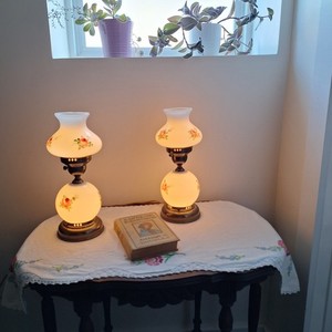 Set Of 2 Small Bintage 3 Way Parlor Lamps Painted With Red Roses