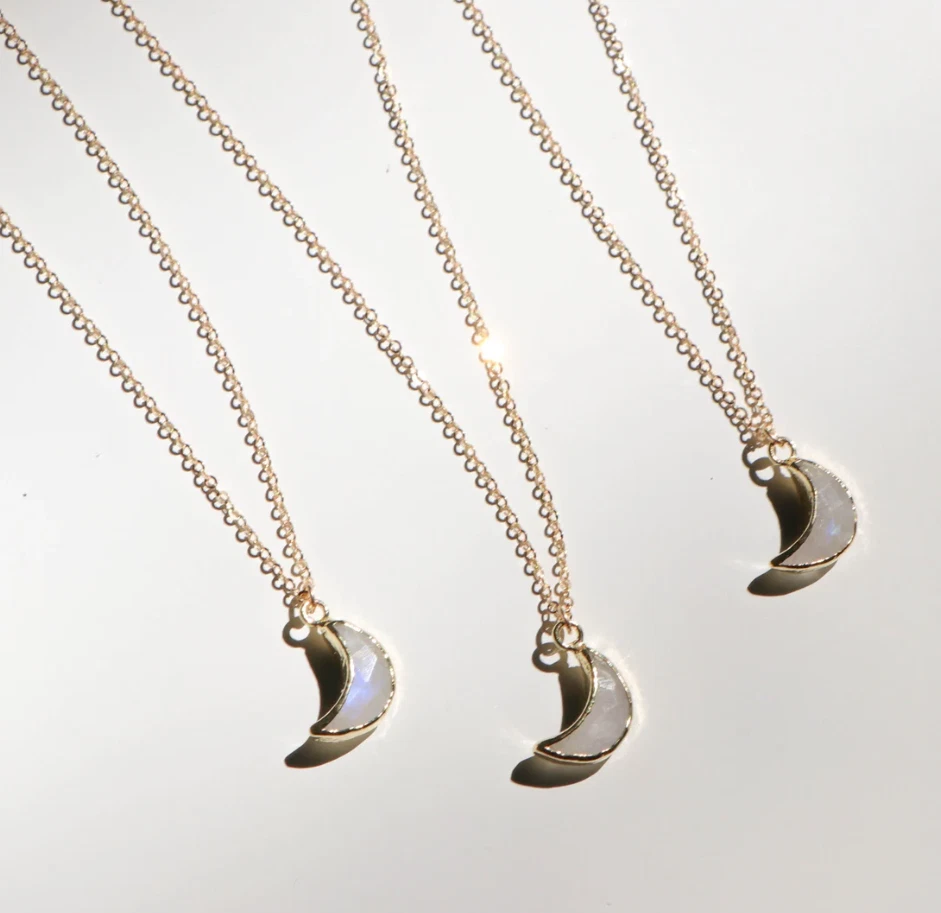 Collar de piedra lunar arco iris natural de oro colgante de media luna hecho a mano de plata 925 Foto 3 de 4