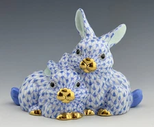 🦋 MINT HEREND Snuggling Bunny Rabbit Pair Blue Fishnet Figurine