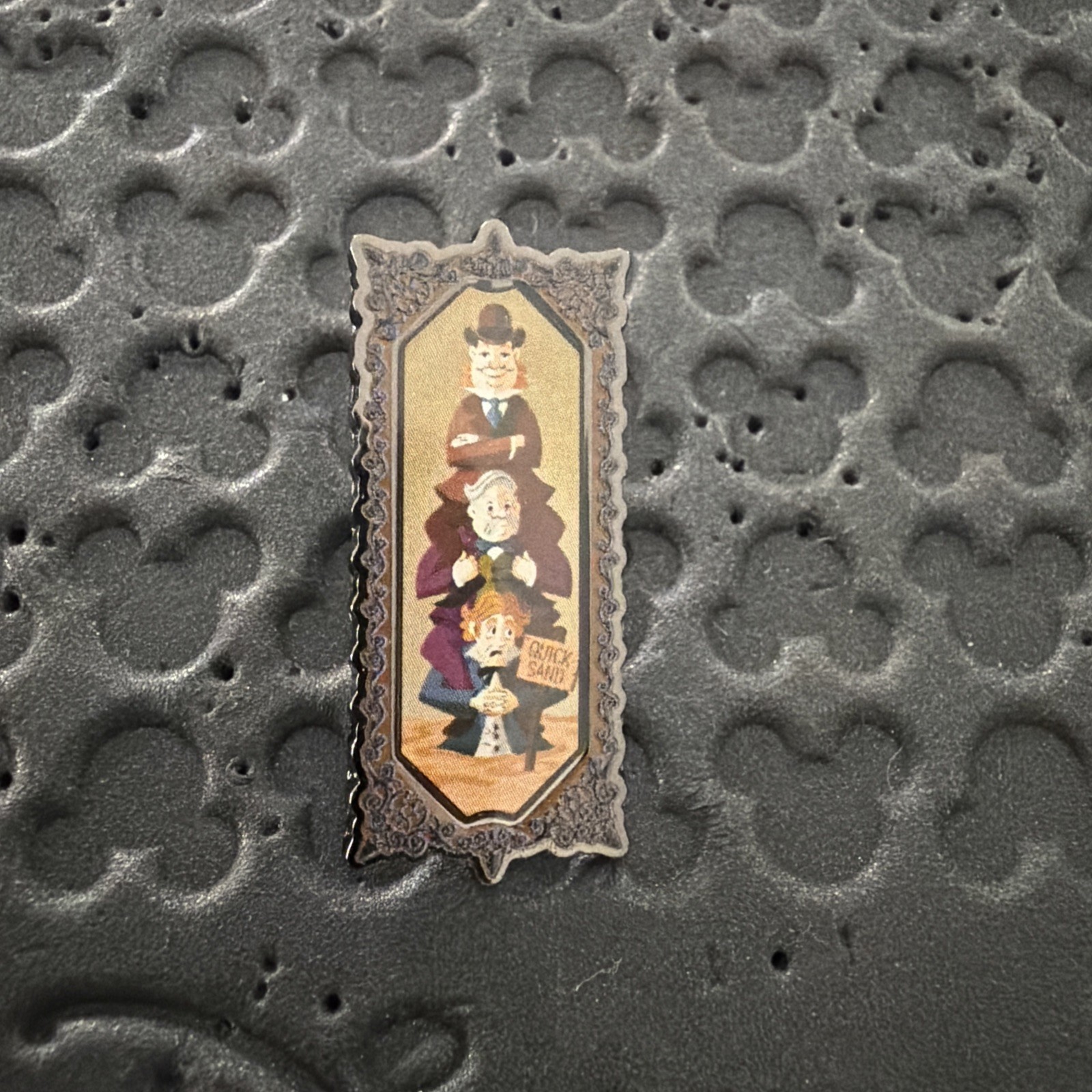 Disney Loungefly Haunted Mansion Stretching Portrait Mystery Pin - Quicksand Men