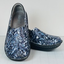 ALEGRIA Women s Debra Deb Slip on Comfort Shoe Blue Purple Animal Print 40 US 9