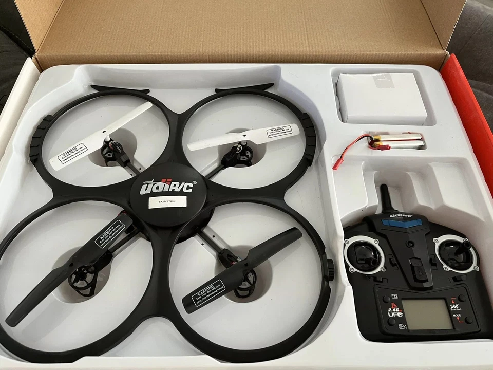 UDI R/C U818A 2.4GHz 4 CH 6 Axis Gyro RC Quadcopter with Camera RTF Mode 2 - Image 3 of 4