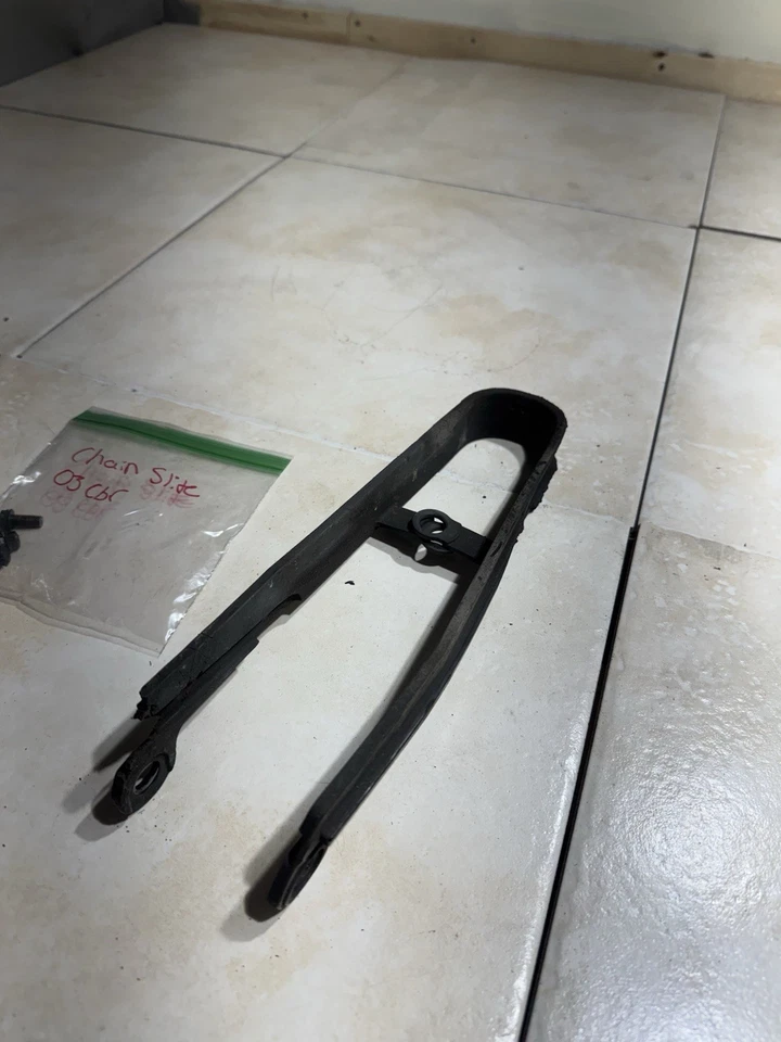 03 04 2003 2004 Honda Cbr600rr guía de cadena trasera oruga basculante deslizante OEM C89 Foto 2 de 4