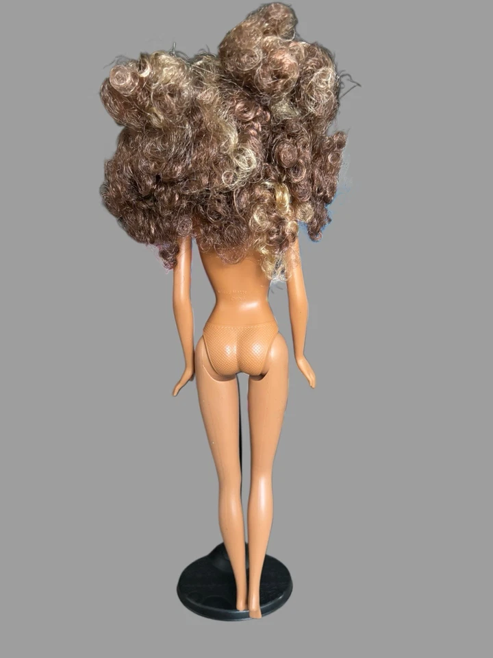 Barbie My Scene Madison My Bling Bling muñeca desnuda con gafas de sol Foto 2 de 4