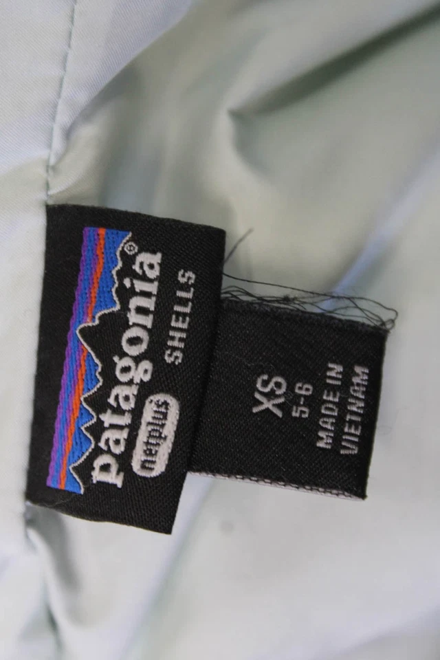 Chaqueta acolchada con capucha y cremallera completa Patagonia para niños y niñas púrpura talla 5-6 Foto 3 de 4