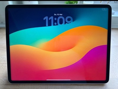 Apple iPad Pro 6. Gen (2022), 128GB,M2,Wi-Fi, 12,9 Zoll - Silber mit Schutzhülle