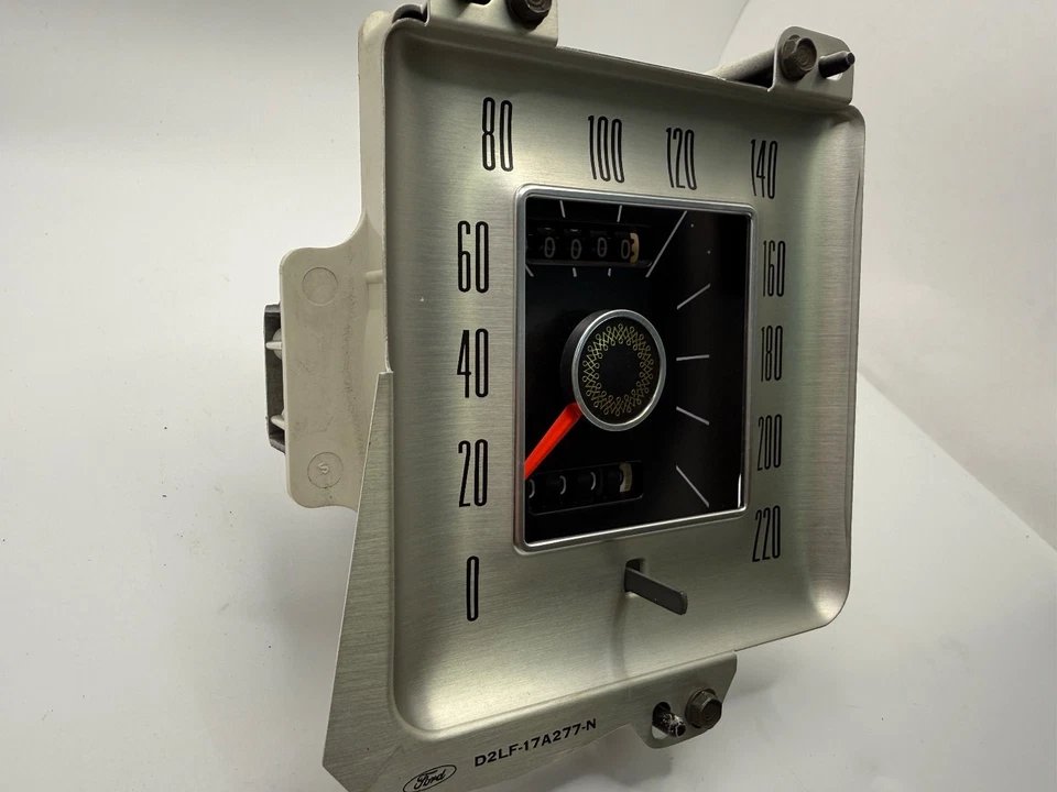 NUEVO DE LOTE RARO Lincoln Mark IV Velocímetro KILÓMETRO 220 KPH D5LY-17255-A | PROBADO Foto 3 de 4