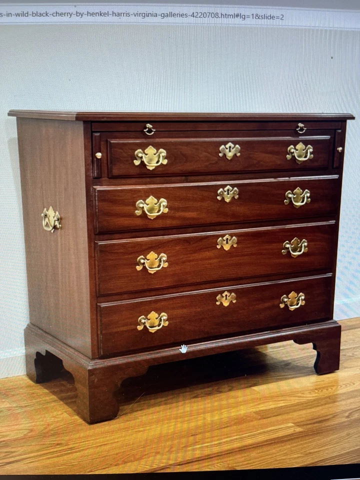 Pecho de soltero vintage Henkel-Harris Chippendale cereza negra Foto 2 de 4