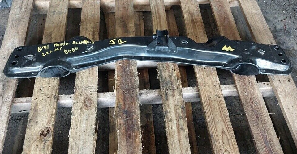 Soporte de viga de soporte de bastidor de travesaño delantero Honda Accord 1990-1993 Foto 3 de 4