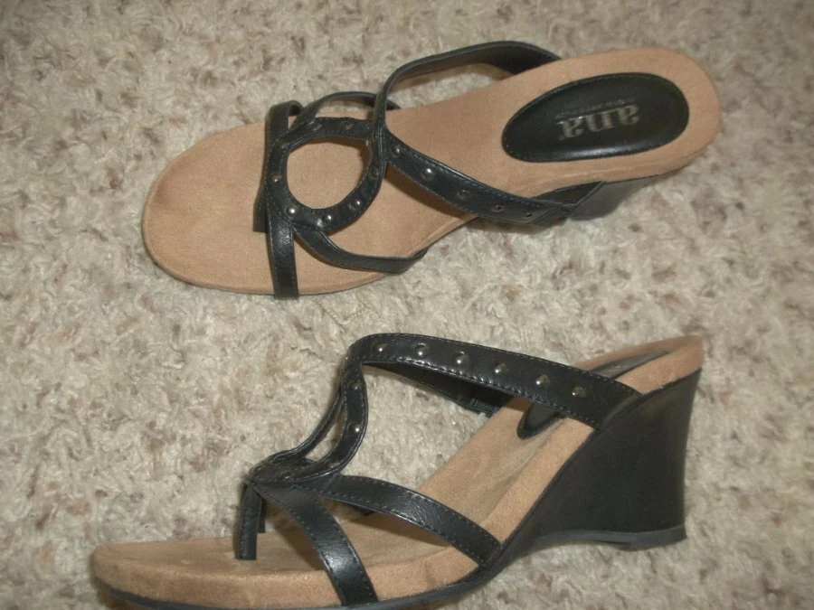Correa negra usada una vez A.N.A. Sandalias de cuña talla 9 1/2 M Foto 2 de 2