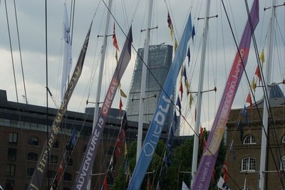 Foto A2 Blick auf eine bunte Mastenvielfalt der Weltrunde Ausschnitt c2014