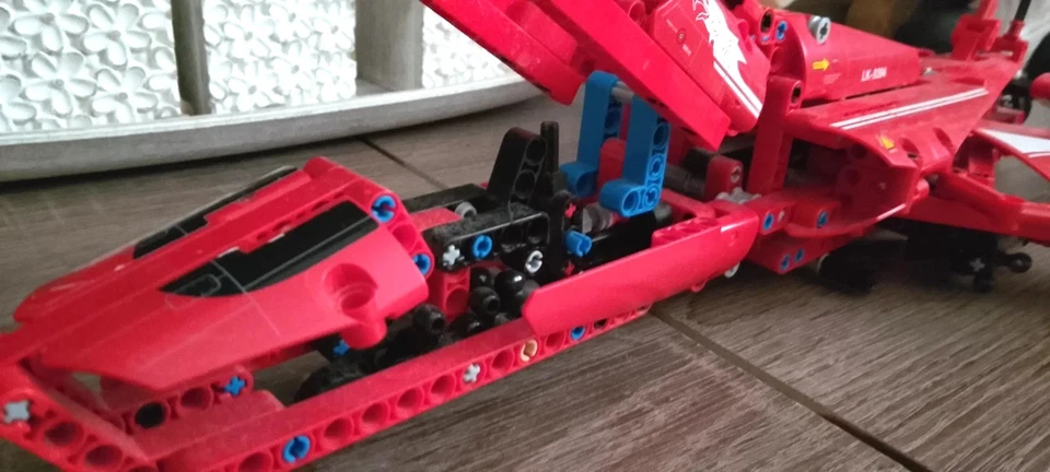 LEGO Technic 9394 Jet Plane, foto 2 di 5