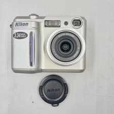 Nikon Coolpix 880 Digital Camera