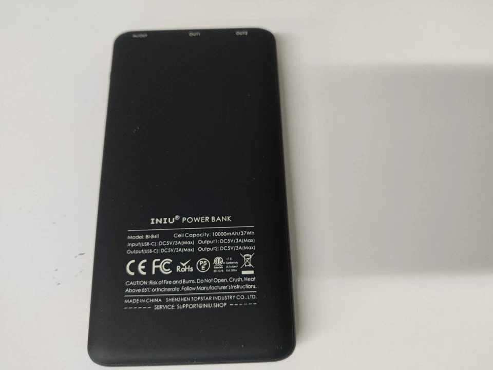 Портативное зарядное устройство INIU, самый тонкий банк питания 10000 мАч 5 В / 3 А, USB C вход и выход черный - Изображение 4 из 4