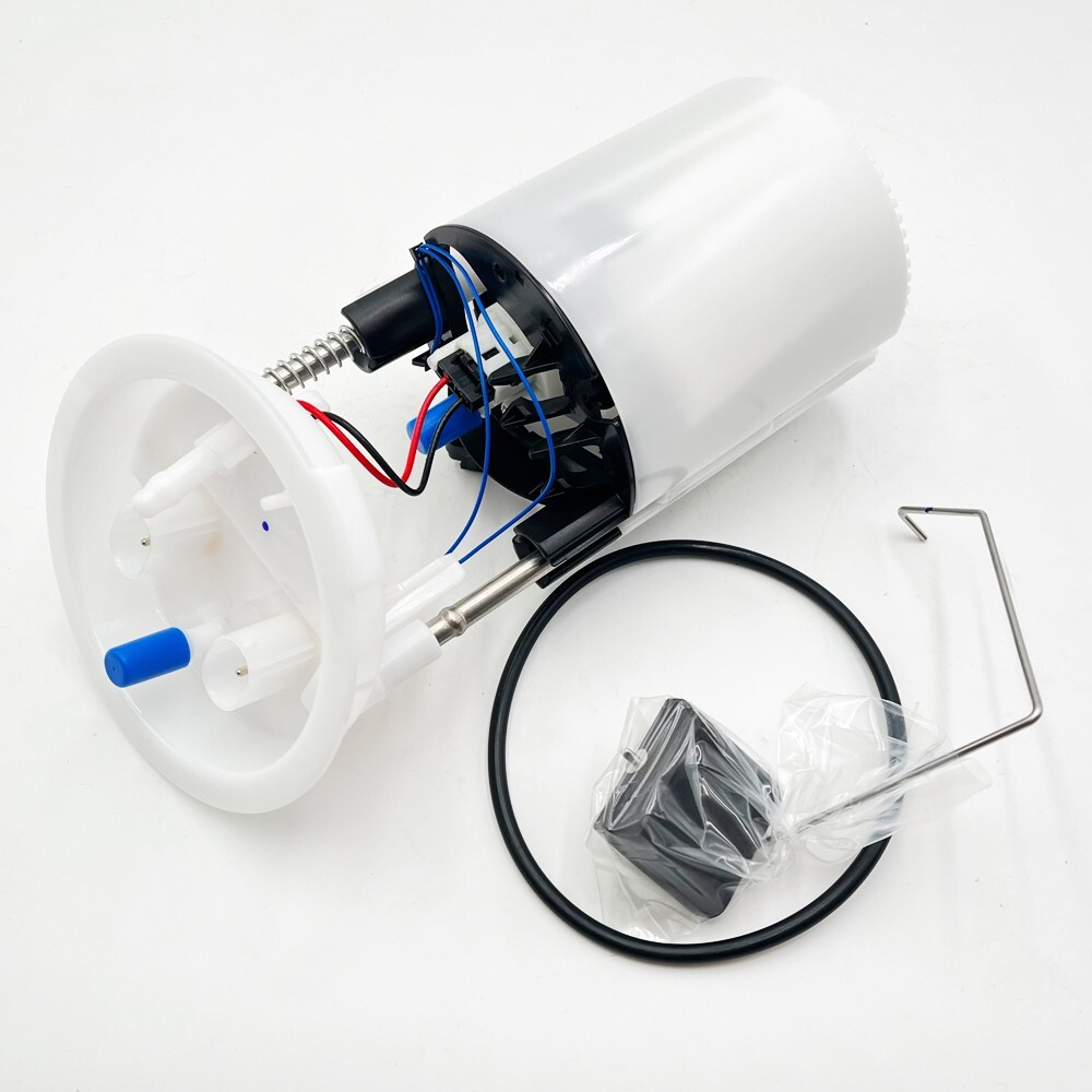 イル Fuel Filter/Press Regulator Fuel Pump 16147197075 For BMW E81/82