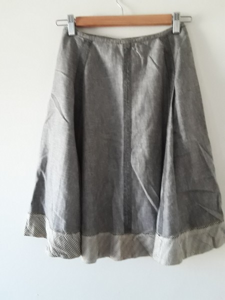 VioletLotus  Skirt   Womens  Size 6/8   W24   Fit and Flare Design Panel Skirt