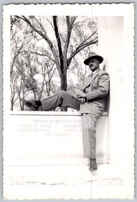 Vtg B&W Snapshot Man In Suit And Fedora Hat By Us Four Freedoms Monument 1940s