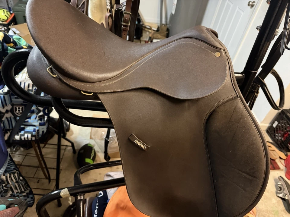 Sistema de garganta Wintec Bates Easy Change 18 pulgadas marrón con sistema CAIRS USADO EN EXCELENTE ESTADO Foto 3 de 4