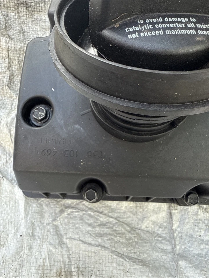 Б/У крышка клапана 038-103-469 для 2004-05 Volkswagen Jetta 1.9 GLS TDI BEW - Изображение 2 из 4