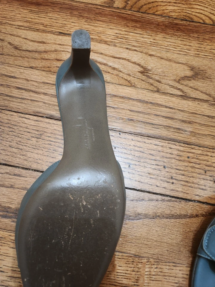 Sandálias Ferragamo tamanho 9 - Imagem 4 de 4