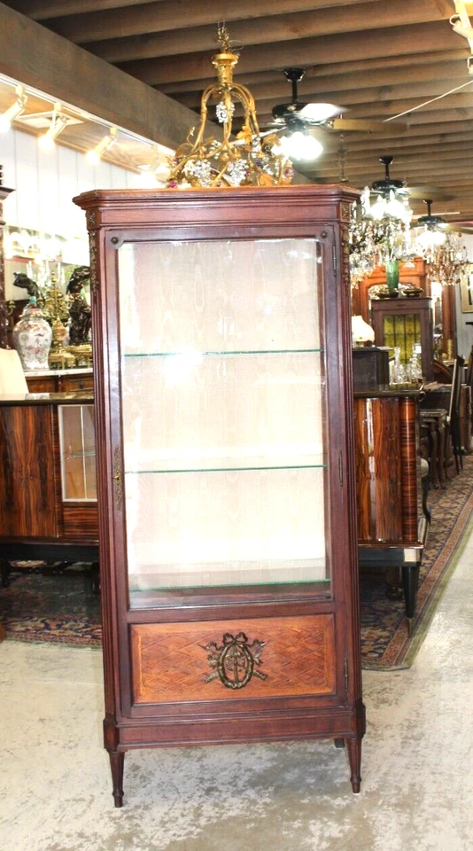Vitrina francesa antigua con incrustaciones de caoba Luis XVI con 3 estantes de vidrio Foto 4 de 4