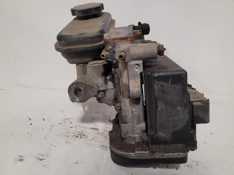 Conjunto de bomba y motor ABS usado se adapta a: Chevrolet Beretta 1994 montaje grado A Foto 4 de 4