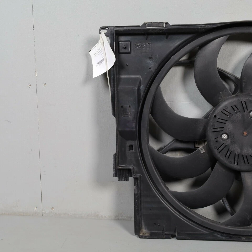 2012-2018 BMW 228i 320i Radiator Cooling Fan With Shroud OEM Used Foto 2 de 4