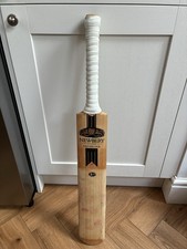 Newbery Navarone Player edition Cricket Bat Size short handle