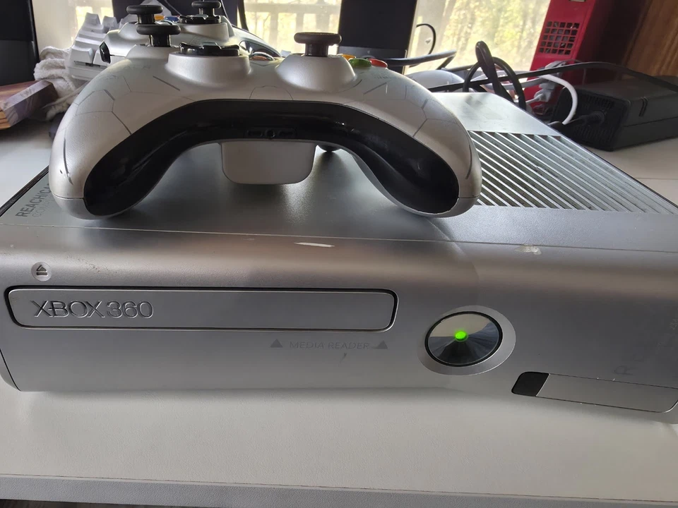 Xbox 360 Halo Reach Edition Console With Original Controllers No Stick Drift - Image 3 of 4