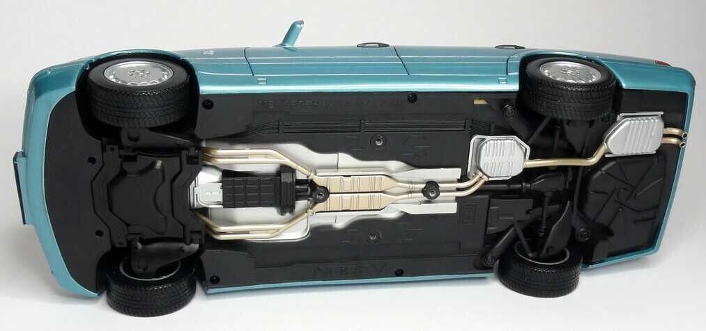 NOREV 1997 Mercedes Benz S500 W140 Light Blue Metallic 1:18 NOREV 1997 Mercedes Benz S500 W140 Light Blue Metallic 1:18