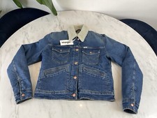 Wrangler - Women's Heritage Sherpa Denim Trucker Jacket Earth Tint - Small