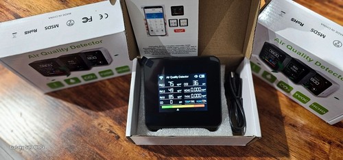 Smart Air Quality Monitor - 14 in 1 - Einsatz mit App. Wiederaufladbar. Overstock SPECIAL!