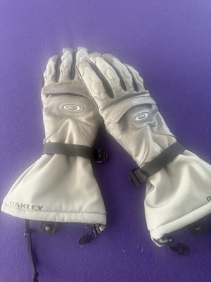 Oakley Ski/ Winter Gauntlet Gloves with heat warmer/storage zippered pockets Med