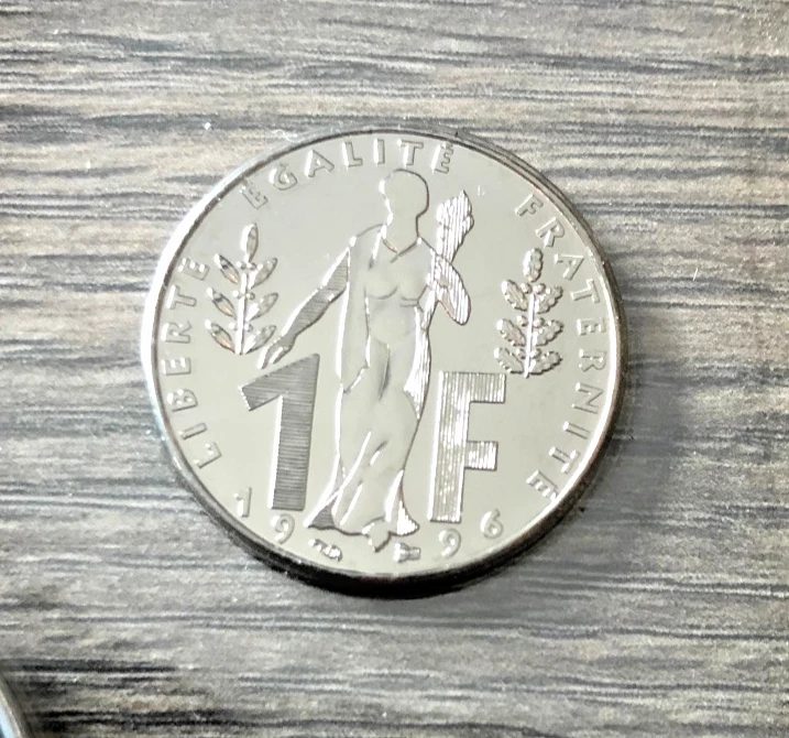 Pièces de monnaie françaises de 1 franc 1 francs, sur un jacques rueff