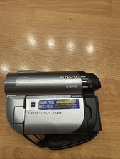 Sony Handycam DCR-DVD810 Camcorder Carl Zeiss Lens 25x Battery, Charger Include