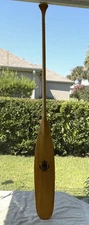 VTG THE MUSKOKA FINE WATERCRAFT AND SUPPLY COMPANY.  63 INCH WOOD CANOE PADDLE