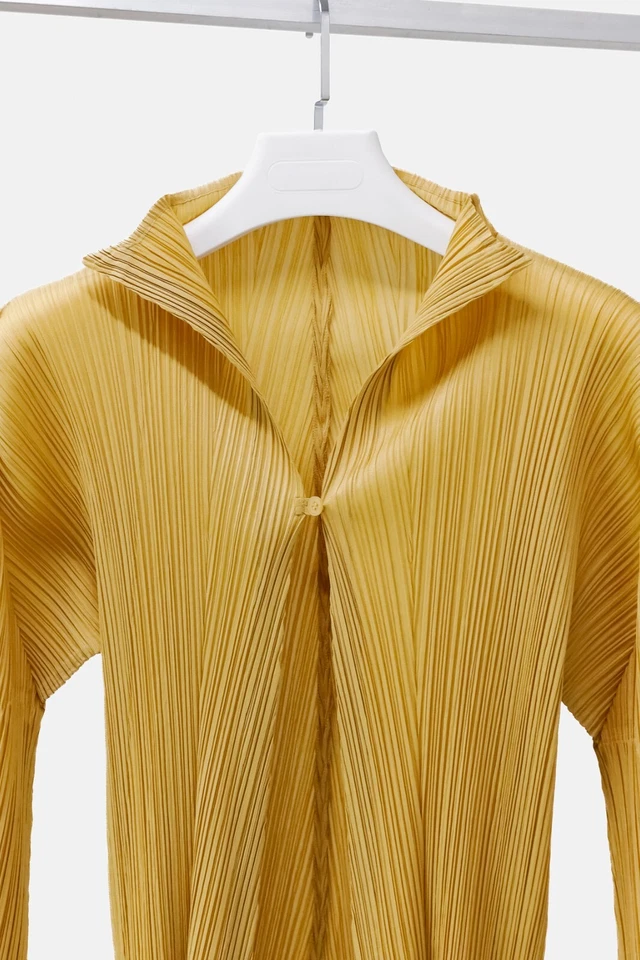 STUNNING!! Issey Miyake Pleats Please Single Tan Button Jacket, SIZE JP5 - Image 3 of 4