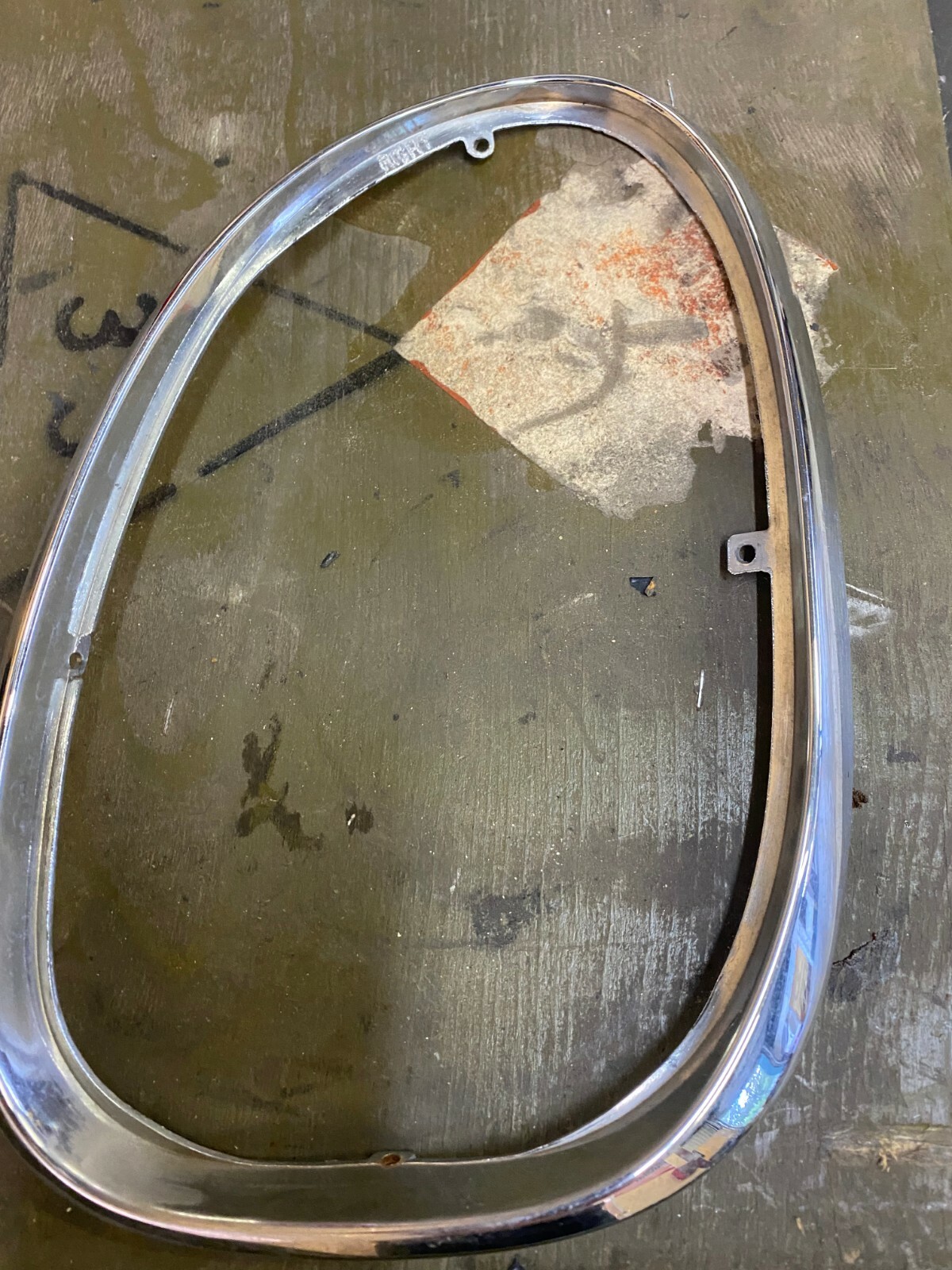 ROLLS ROYCE SILVER SERAPH / BENTLEY ARNAGE RIGHT TAIL LIGHT CHROME SURROUND.