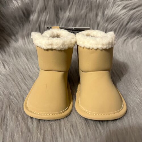 Carter's Child Of Mine Crib Shoes Baby's Size 0-3 Months Beige Boots Booties